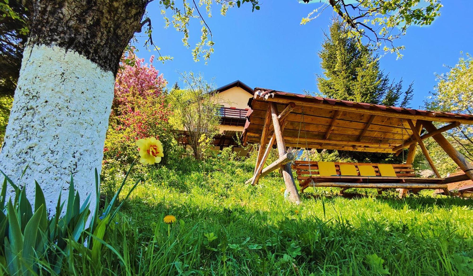 Casa De Sub Padure Hotel Bran  Bagian luar foto